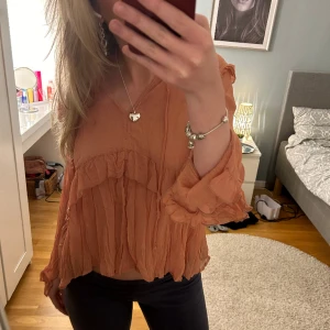 Blus från zara  - Rosa blus från zara, använd en gång💕