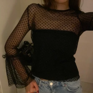 Mesh topp - Snygg mesh topp från Gina Tricot I str XS men passar även S