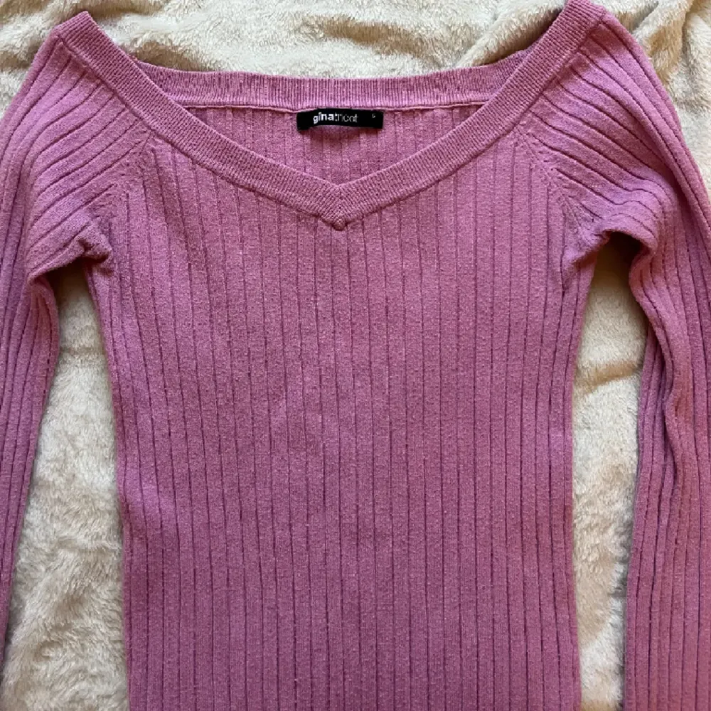 Långärmad rosa tröja från Gina Tricot, passar XS/S. 25kr . Tröjor & Koftor.