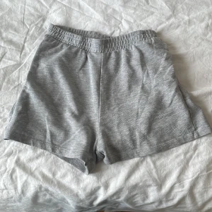 Mjukis shorts  - Jättesköna mjukis shorts som jag inte använder. Jättebra sick. Skriv för frågor! 