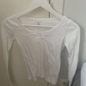 Brandy Melville tröja  - Säljer då den blivit för liten💞