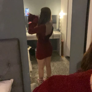 Klänning - Säljer min klänning från design by si, köpt för 500kr inkl frakt och säljer för 350 .Har kvar lappen där bak:)