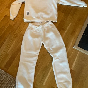 Mysigt fleeceset - Nytt! Från Beach House Company.  Storlek S men liten i storlek, snaraste som en XS.