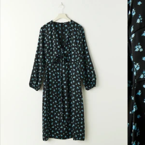 Siden klänning  - Sid klänning från Gina tricot, använd 1 gång, ny skick, normal i storleken 