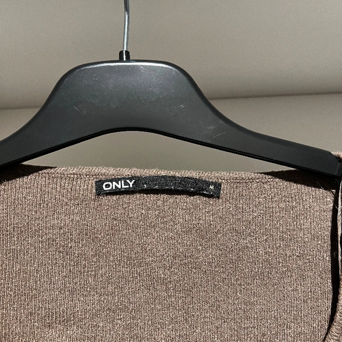 Långärmad brun tröja - 90