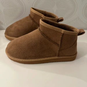 Skor - Fint skick, endast testade. Säljer då jag har andra skor jag använder mer!