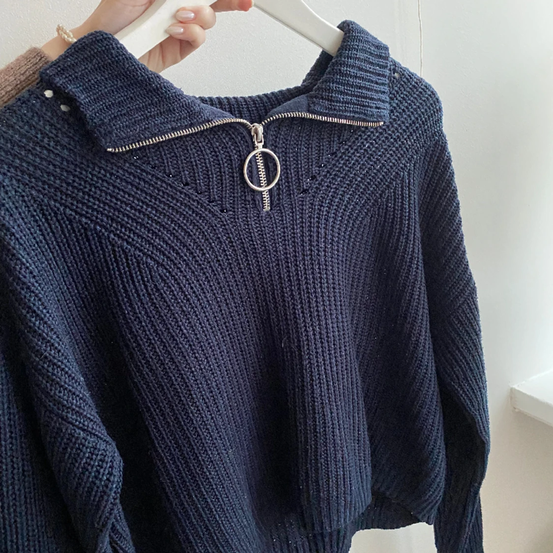  Marinblå ziptröja