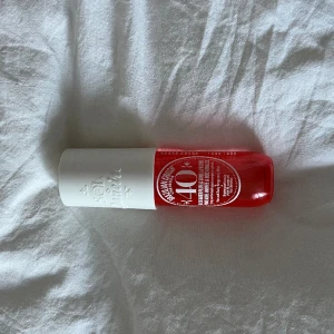 Sol de Janeiro Cheirosa 40 - Brazilian Crush Cheriosa 40 från Sol de Janeiro, väldigt lite använd (se bild) Köpt för 249kr - Säljer för 120kr  