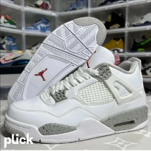 Jordan 4 white oreo - Helt ny aldrig använt kan skicka mer bilder om ni e intresserad 