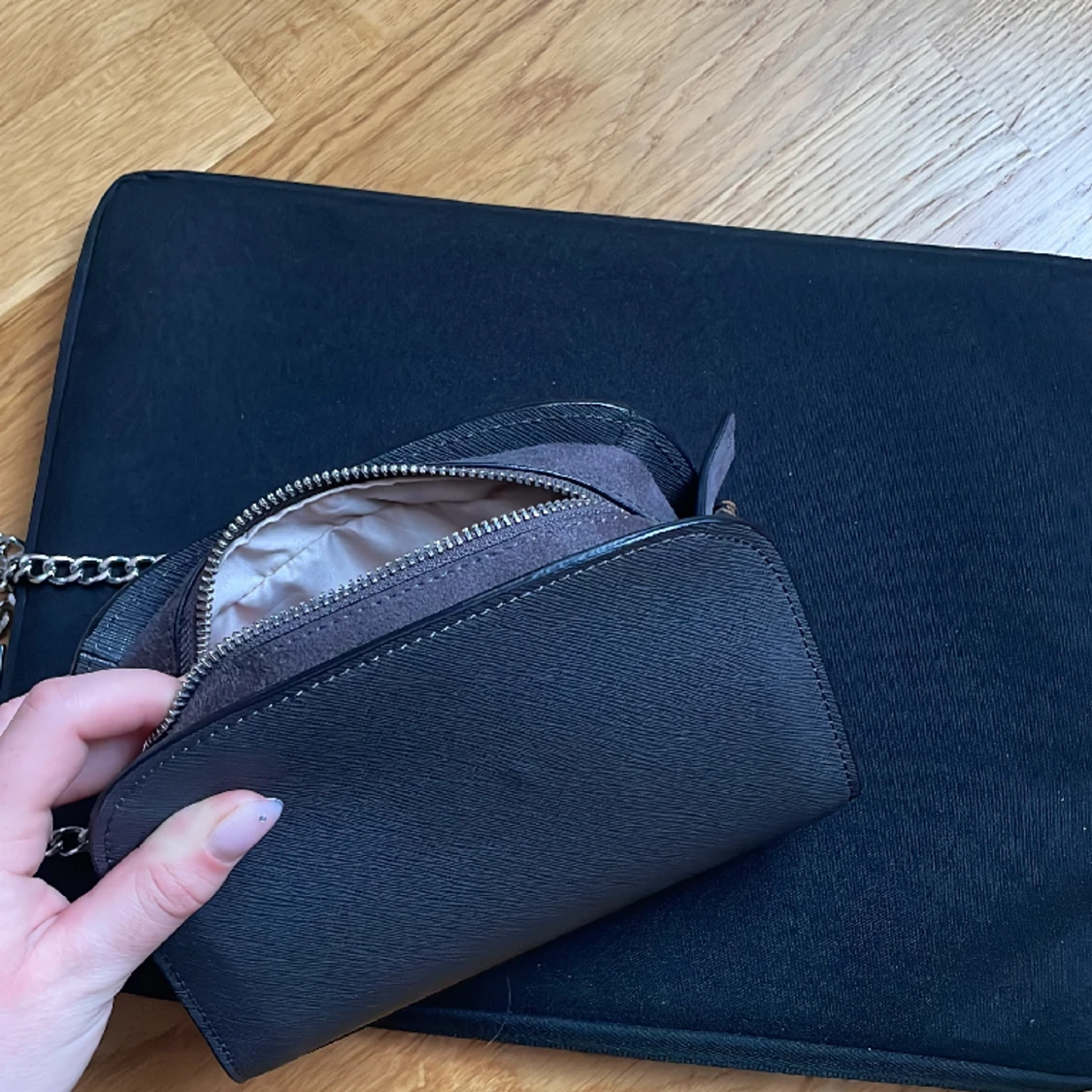 Liten festig väska  - 91