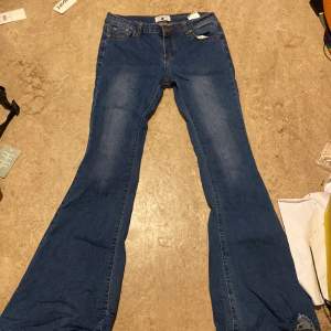 Lågmidjade jeans från märket Ac for Ag, står ingen storlek men skulle tro att det är 36 (s) för de passar mig. Säljer pga andvänds inte