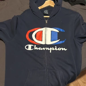 Champion tröja  - Knappt använt då den inte passar mig