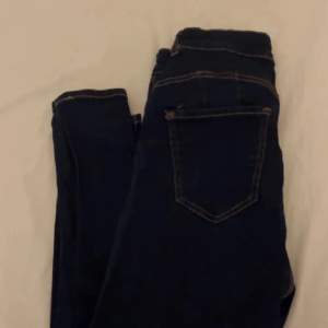 Skinny jeans från Happyholly, köpte på Zalando, helt oanvända!!