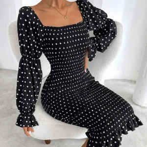 Klänning  - Aldrig använd 