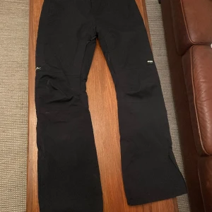 Dope skidbyxor  - Skidbyxor från dope i storlek S, använt ett fåtal gånger, nypris ca 1500