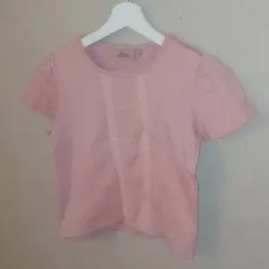 Rosa tröja strl L kort modell från S.Oliver. Fint skick :) 