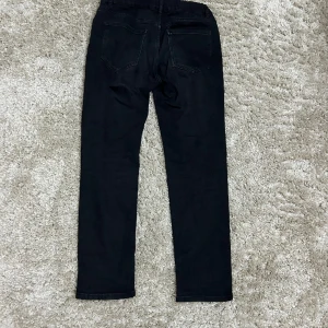 Svarta jeans - Svarta jeans stretch 