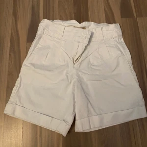 Vintage vita shorts (white shorts) - Storlek XS-S, bra skick :)