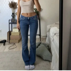 Lågmidjade jeans  - Lågmidajade jeans ifrån zara💕
