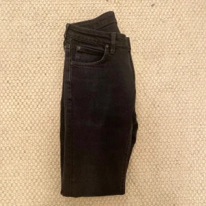 Lee jeans  - Tjena, säljer dessa Lee jeans! Skick 9/10| nypris runt 1000 kr| mitt pris 299 eller kom med eget förslag! Skriv om du har fler frågor!