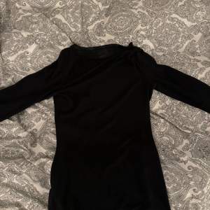Säljer denna intimissimi tröja i svart eftersom den inte kommer till användning, helt ny skick