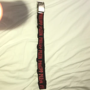 Phillip Plein - Tja, jag säljer mitt äkta phillip Plein bälte som är oanvänt.
