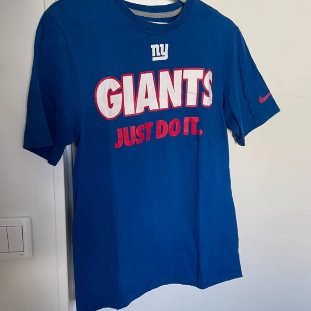 Giants. T-shirts.