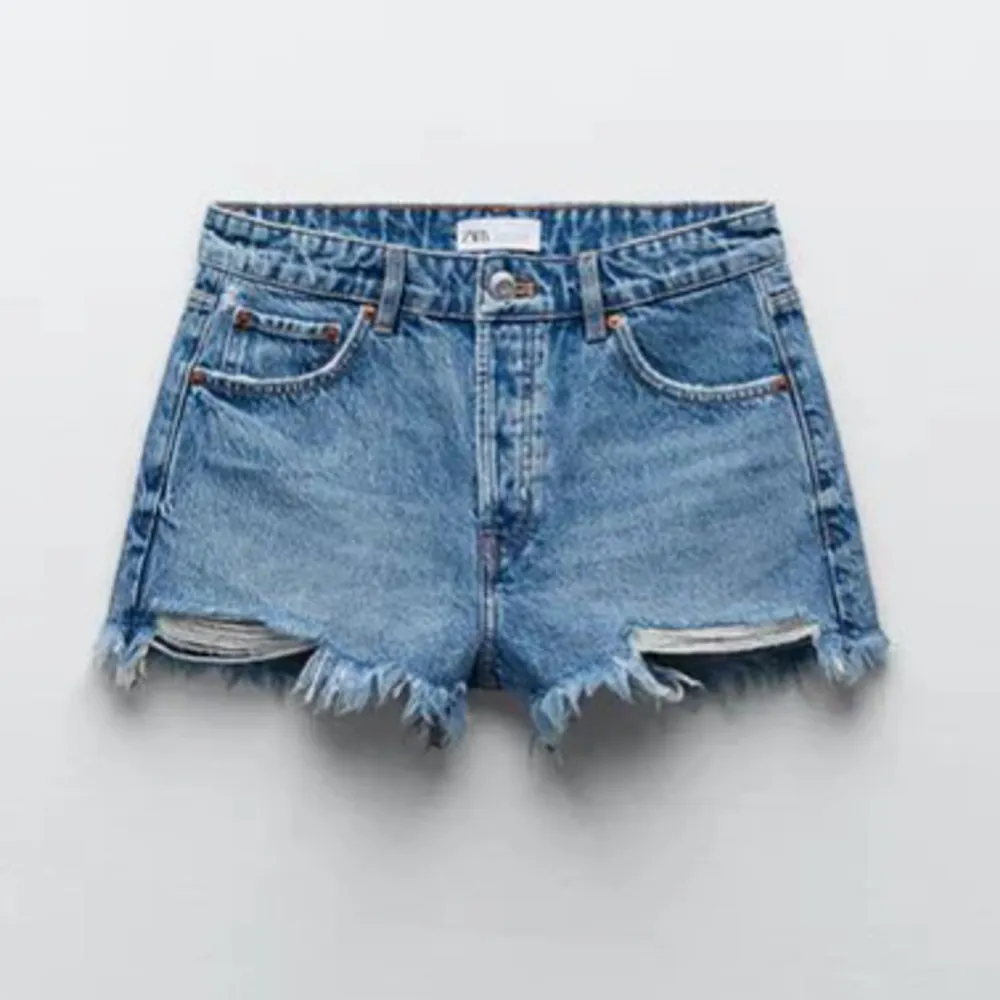 Säljer dessa jeans shorts från Zara💓. Shorts.