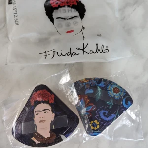 Frida Kahlo Makeup Svamp Puff - Ny Längden 6 cm Bredd 6 cm Kolla gärna på mina annonser har flera varor från Frida Kahlo märke