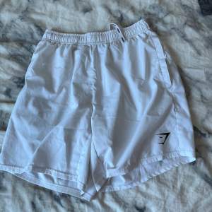 Vita gymshark shorts, mycketbra skick!