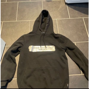 Icono couture Hoodie - Använt några gånger inte så mycket, inga fläckar eller sånt på den.