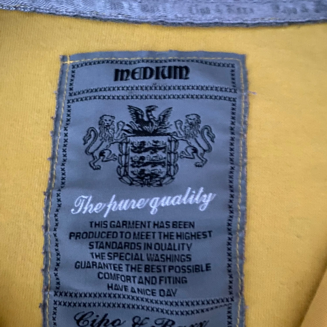 Snygg fullzip med unikt tryck - 91