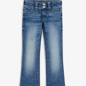 Super fina och trendiga jeans från hm barn. Slut i alla storlekar och nypris är 280kr. Endast använda 3 gånger. Pris kan diskuteras vid snabb affär. 