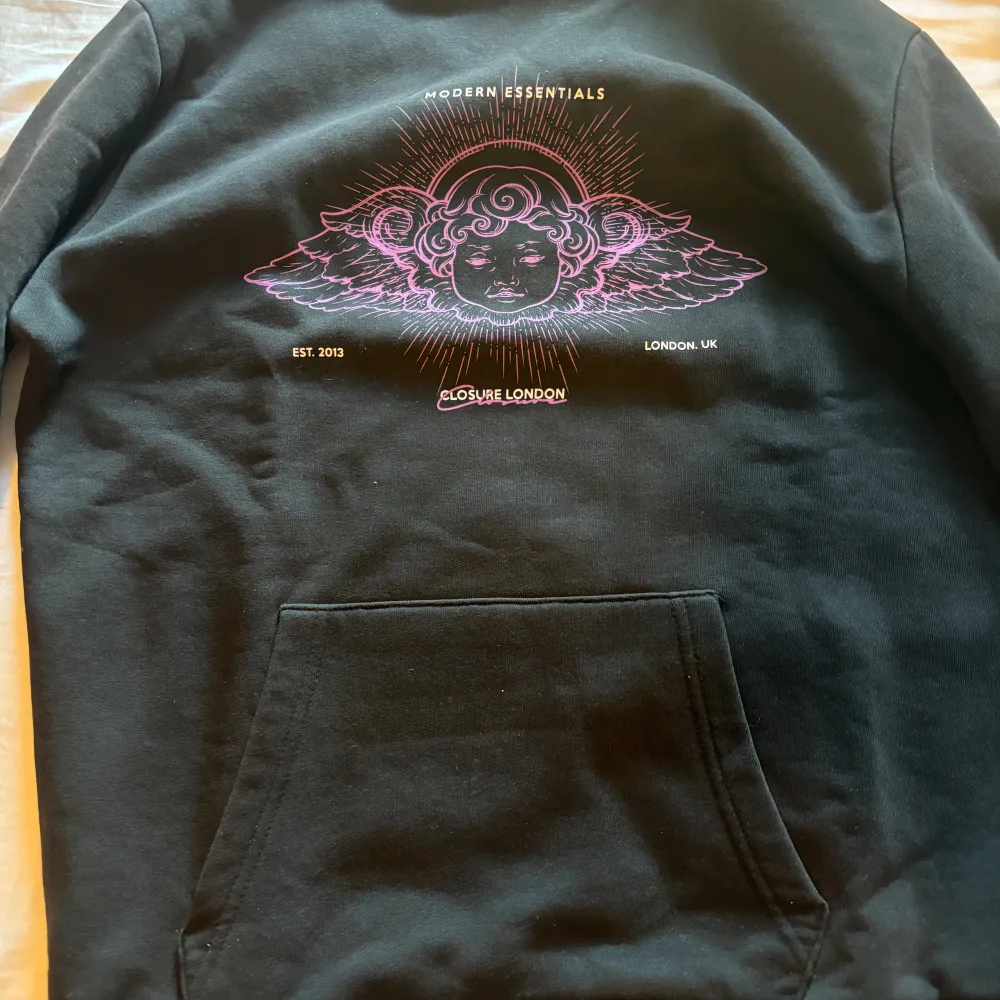 Ny skick inga fläckar säljer dessa hoodie storlek m. En för 200 båda för 300.. Hoodies.