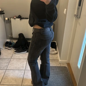 Brandy Melville Jeans - Jätte fina jeans från Brandy Melville. Aldrig använda!!!. Är i storlek s och i färgen black 90s wash .   