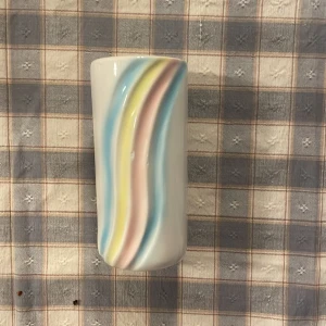 Vas  - Om du köper så kommer den vara ren och inte dammig❤️ Skriv om du har frågor!