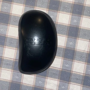 Tangle teezer mini borste - Använde denna aldrig pga att jag har så tjockt hår❤️ Fråga om du undrar något!