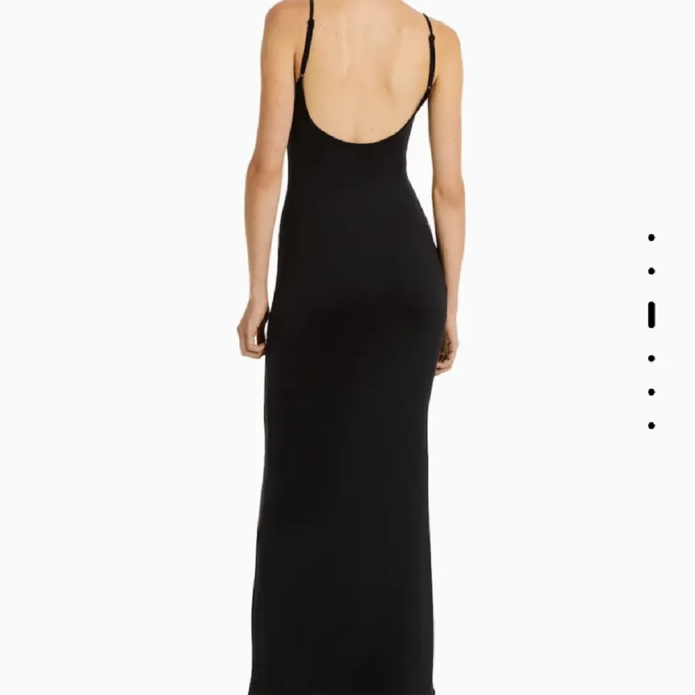 Säljer denna fina skims liknande klänning från bershka, helt slutsåld på deras hemsida, knappt använd 💕. Klänningar.