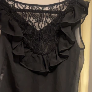 Blus  - Säljer denna så fina blusen, som tyvvär inte kommer till användning🥲❤️❤️