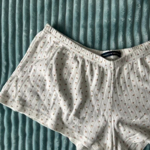 Brandy pyjamasshorts - I använt men fint skick! Köparen betalar för frakten och katt finns i hem 🏡 