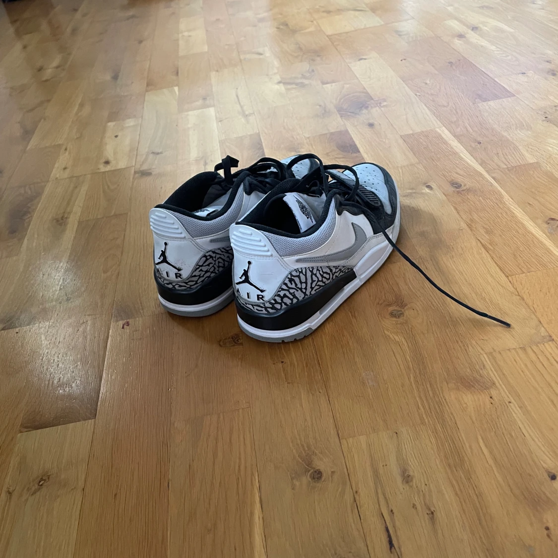 Jordan Air Legacy White/black/wolf grey  - 90