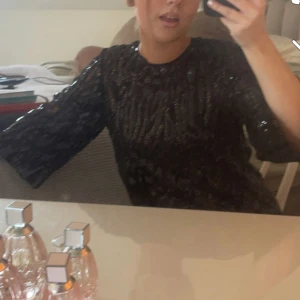 Fest topp - En ”mesh” glitter zebra topp 🖤 super cool fest topp som är lite genomskinlig 