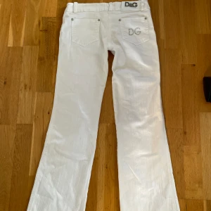 Dolce & gabbana jeans  - Säljer pgr av att dom är för små för mig🫠 så sjukt snygga. Låg midja Innerbenslängd: 86cm
