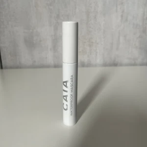 Mascara från Caia❤️ - Aldrig använd, endast öppnad för att ta kort på hur borsten på mascaran såg ut❤️ Säljet billigt för att jag bara vill bli av med den❤️