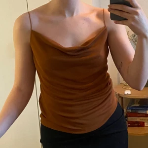 Topp - Draperad topp från Gina tricot🤎🤎 Oanvänd 