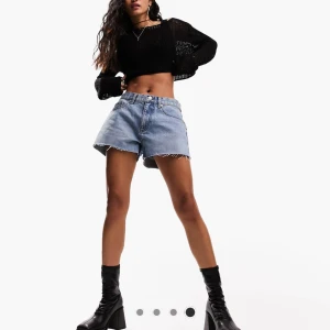 Jeansshorts - Säljer ett par helt oanvända jeansshorts då jag köpte två stycken. Storlek 38