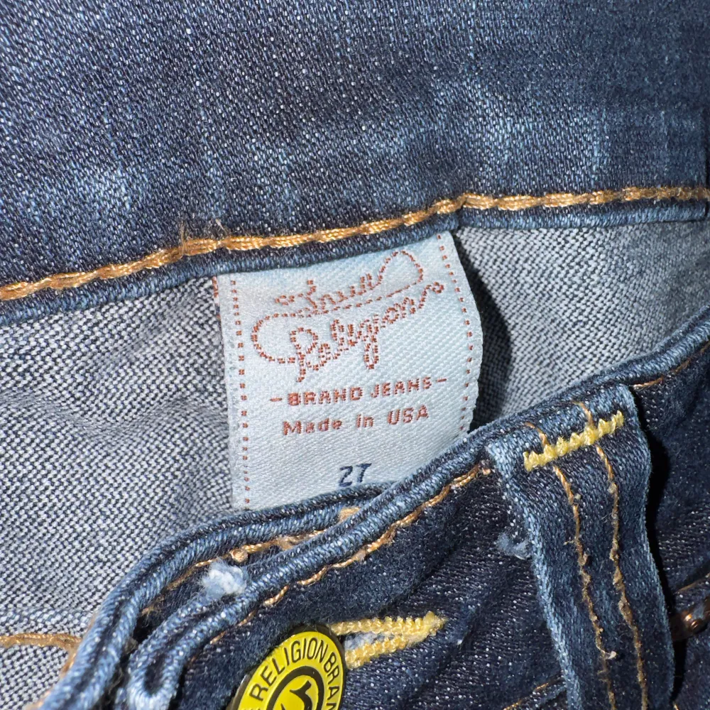 bootcut True religion jeans, low wait low midja whatever.😋😬😬🤓🤓😏🤓👌😬😏 Riktigt snygga jeans skulle rekommendera köpa😏 Snälla köp jag vill inte ha de mer ‼️‼️⁉️⁉️😾. Jeans & Byxor.