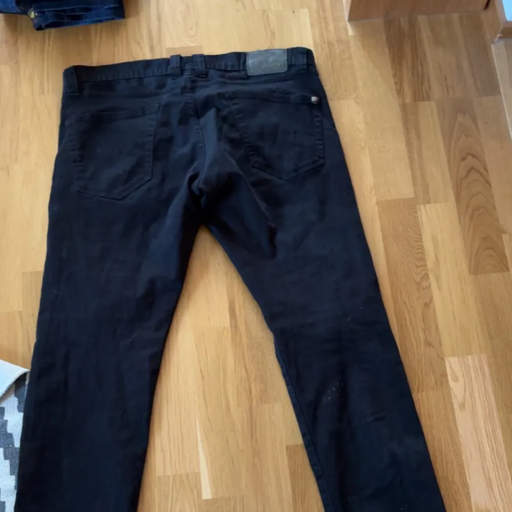 Använt skick men inga skador. W31 L32 slim fit. Jeans & Byxor.