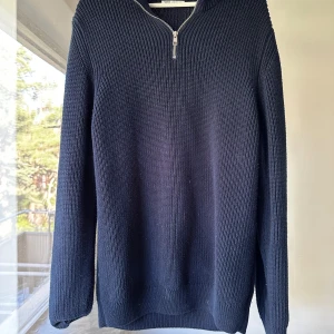 Zara Zip up - Zara Zip Up i ett superskick, näst intilll aldrig använd och helt klart ett plagg som passar det mesta.