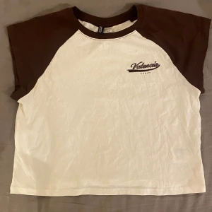 Topp - Fint topp med bruna ärmar💕